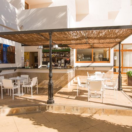 Hotel Tres Torres Santa Eularia des Riu Exterior foto