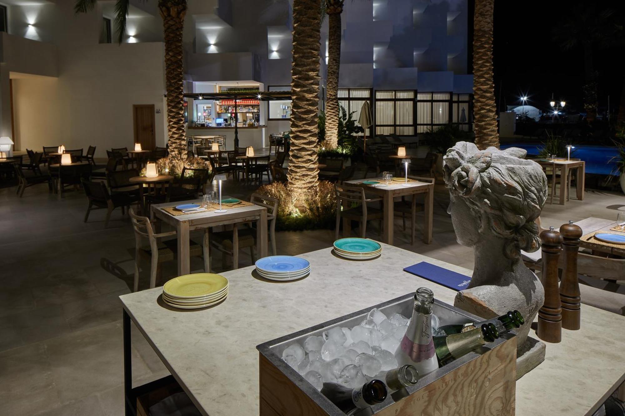 Hotel Tres Torres Santa Eularia des Riu Exterior foto