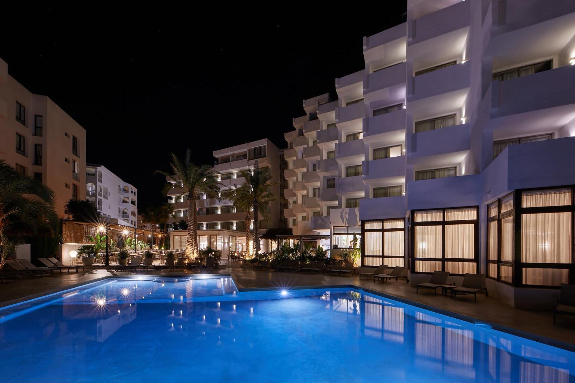 Hotel Tres Torres Santa Eularia des Riu Exterior foto