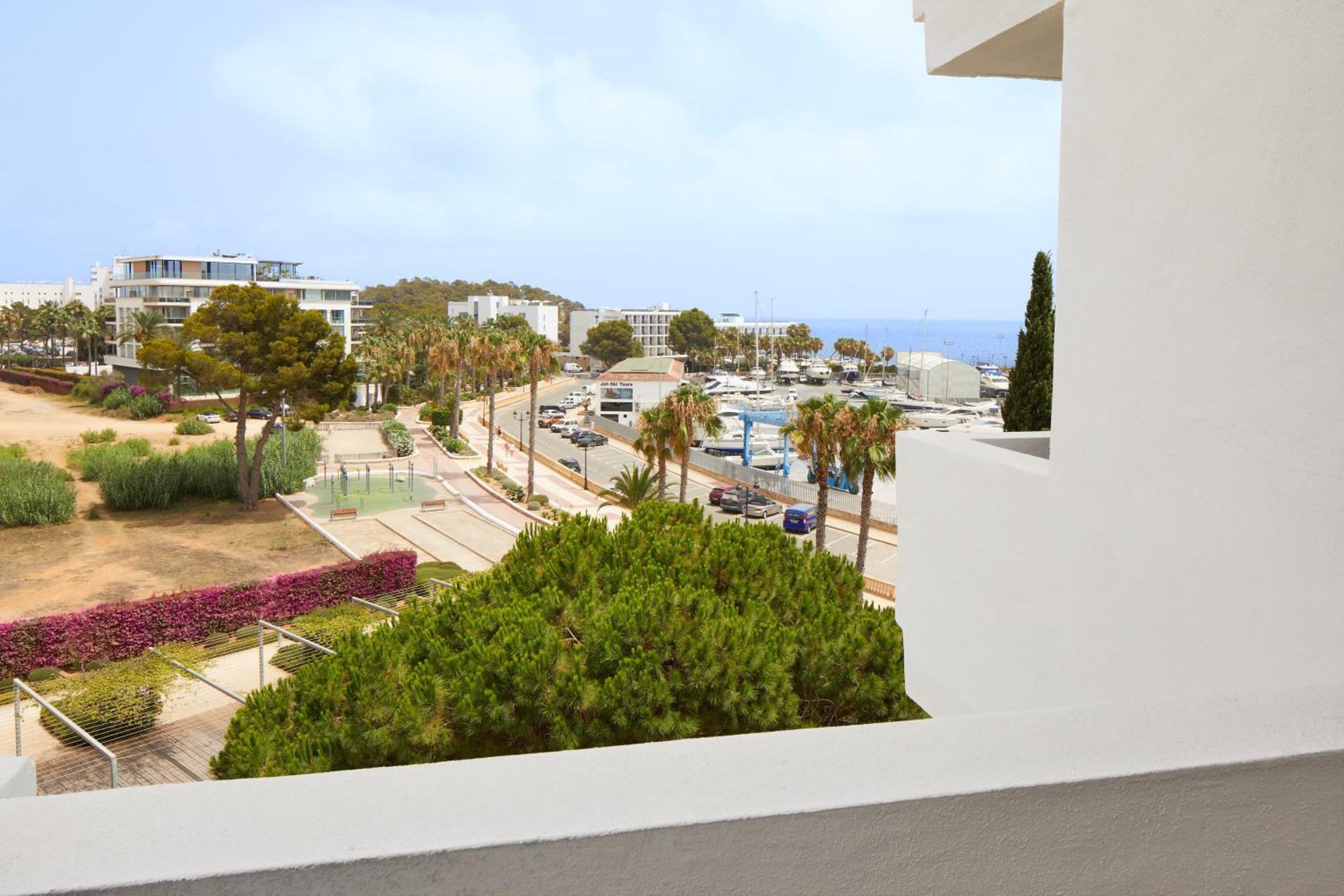 Hotel Tres Torres Santa Eularia des Riu Exterior foto