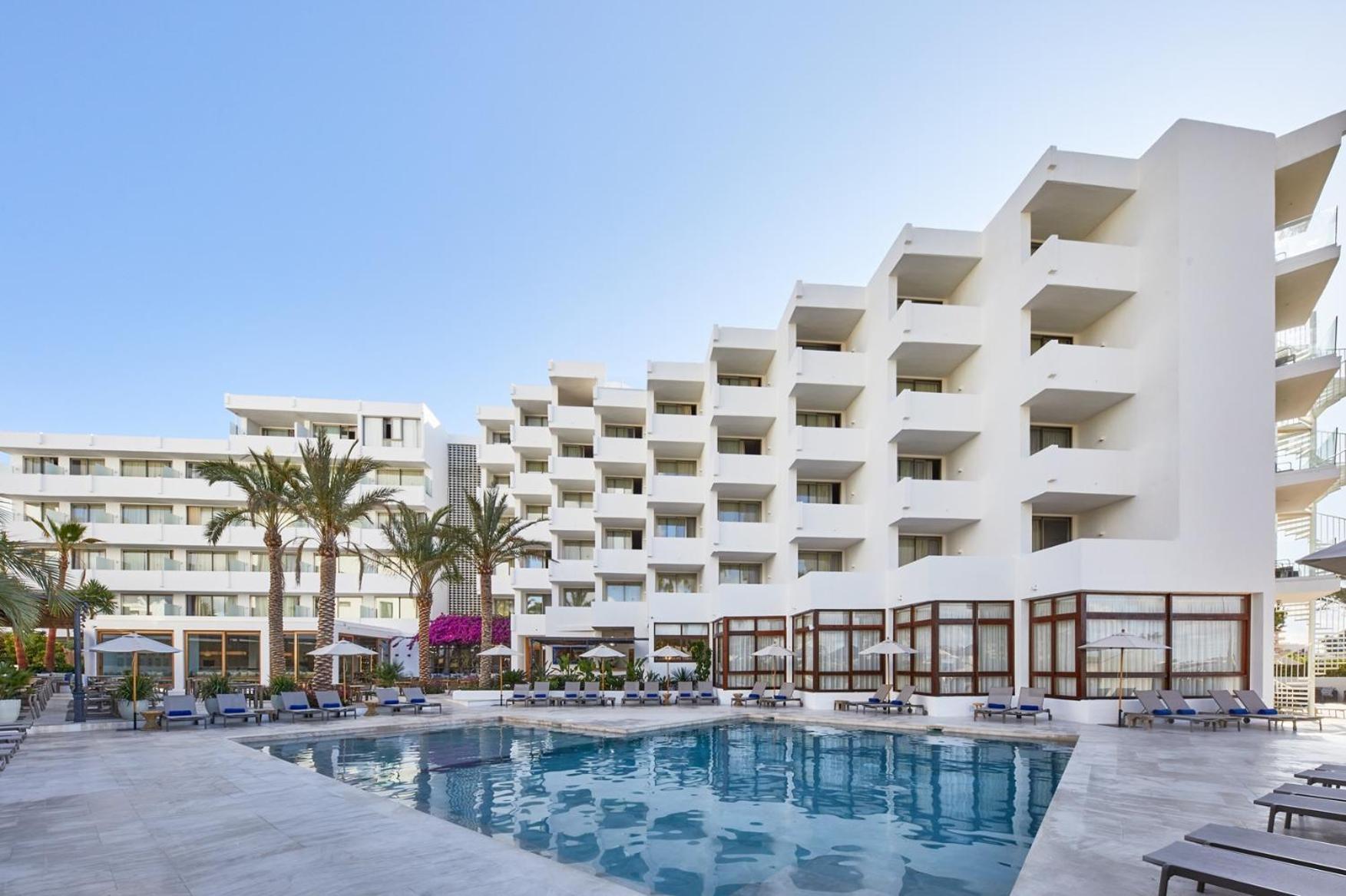Hotel Tres Torres Santa Eularia des Riu Exterior foto