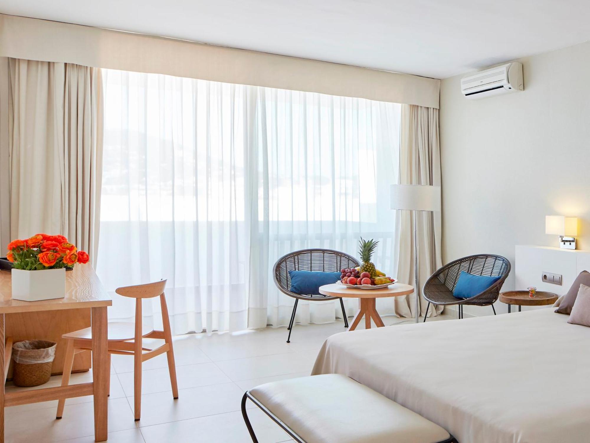 Hotel Tres Torres Santa Eularia des Riu Cameră foto